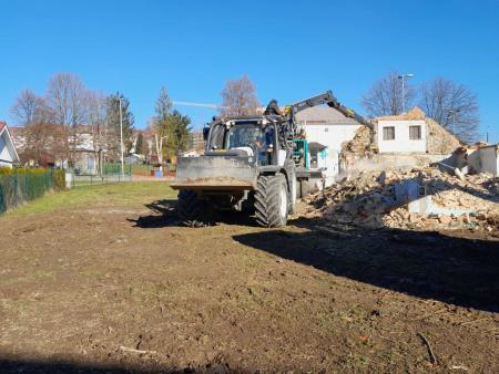 Mirna - rusitev hise ob soli, foto B Kos (1)